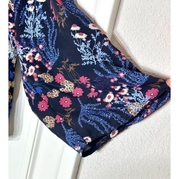 Collective Concepts navy floral blouse size L - Picture 3 of 8